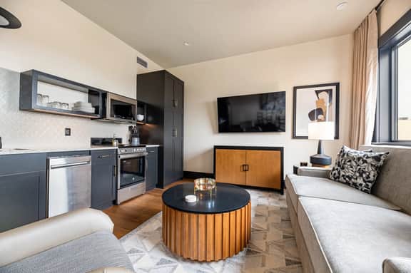 501 PENTHOUSE - Image 4